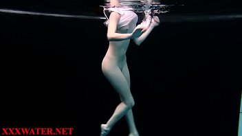 Filthy Amateur Slut Gets Fucked In The Murky Pool