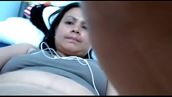 Filipina Slut Spreading Her Wet Pussy And Rubbing Her Clit