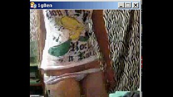 Sizzling Hot Camfrog Babe Flaunting Her Irresistible Curves